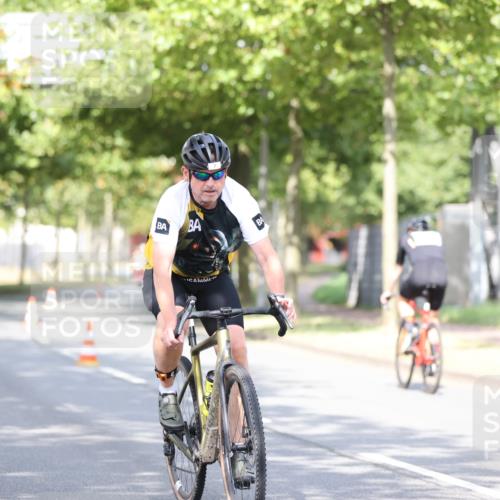 11.08.2024 - GEWOBA Citytriathlon Bremen H.Heesch http://msf.ph/oto/6768917 11.08.2024 10:41:47 Radfahren 5, 7, 35, 47, 102, 110 meine-sportfotos.de