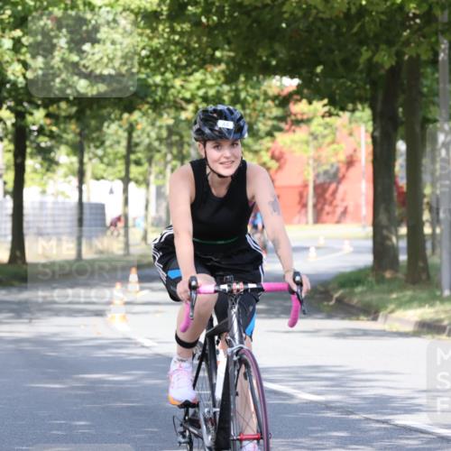 11.08.2024 - GEWOBA Citytriathlon Bremen H.Heesch http://msf.ph/oto/6768927 11.08.2024 10:24:17 Radfahren 2, 33, 44, 80, 88, 101, 116 meine-sportfotos.de
