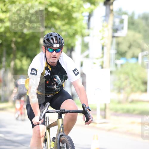 11.08.2024 - GEWOBA Citytriathlon Bremen H.Heesch http://msf.ph/oto/6768939 11.08.2024 10:41:47 Radfahren 5, 7, 35, 47, 102, 110 meine-sportfotos.de