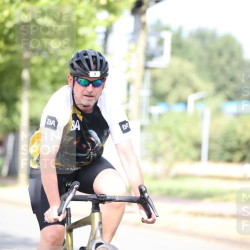 11.08.2024 - GEWOBA Citytriathlon Bremen H.Heesch http://msf.ph/oto/6768945 11.08.2024 10:41:47 Radfahren 5, 7, 35, 47, 102, 110 meine-sportfotos.de
