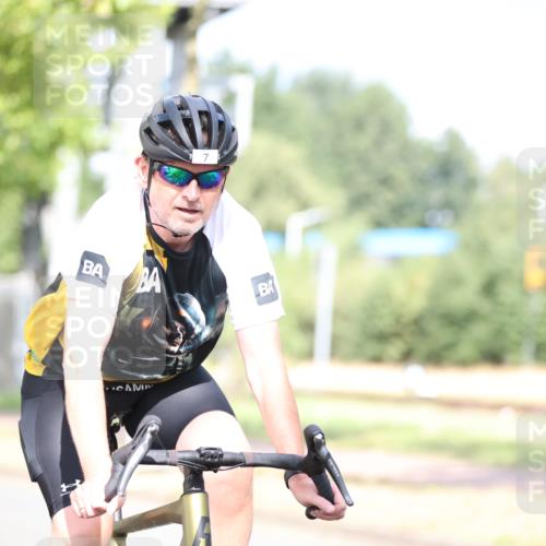 11.08.2024 - GEWOBA Citytriathlon Bremen H.Heesch http://msf.ph/oto/6768950 11.08.2024 10:41:47 Radfahren 5, 7, 35, 47, 102, 110 meine-sportfotos.de