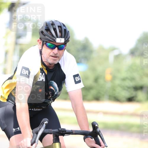 11.08.2024 - GEWOBA Citytriathlon Bremen H.Heesch http://msf.ph/oto/6768954 11.08.2024 10:41:47 Radfahren 5, 7, 35, 47, 102, 110 meine-sportfotos.de