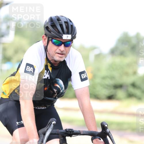 11.08.2024 - GEWOBA Citytriathlon Bremen H.Heesch http://msf.ph/oto/6768956 11.08.2024 10:41:47 Radfahren 5, 7, 35, 47, 102, 110 meine-sportfotos.de
