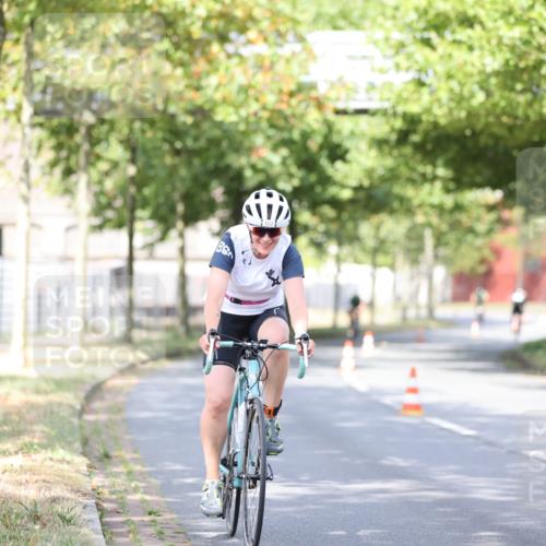 11.08.2024 - GEWOBA Citytriathlon Bremen H.Heesch http://msf.ph/oto/6768962 11.08.2024 10:41:54 Radfahren 5, 7, 75, 102 meine-sportfotos.de