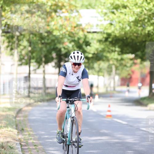11.08.2024 - GEWOBA Citytriathlon Bremen H.Heesch http://msf.ph/oto/6768970 11.08.2024 10:41:54 Radfahren 5, 7, 75, 102 meine-sportfotos.de