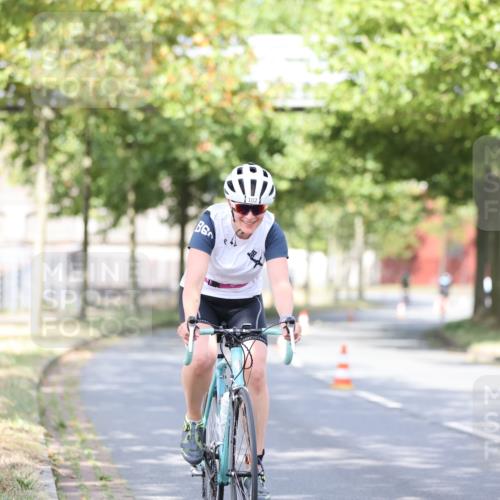 11.08.2024 - GEWOBA Citytriathlon Bremen H.Heesch http://msf.ph/oto/6768973 11.08.2024 10:41:54 Radfahren 5, 7, 75, 102 meine-sportfotos.de