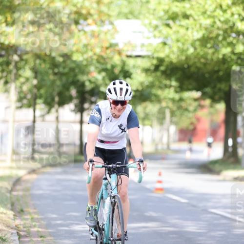 11.08.2024 - GEWOBA Citytriathlon Bremen H.Heesch http://msf.ph/oto/6768976 11.08.2024 10:41:54 Radfahren 5, 7, 75, 102 meine-sportfotos.de