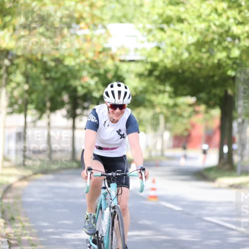 11.08.2024 - GEWOBA Citytriathlon Bremen H.Heesch http://msf.ph/oto/6768979 11.08.2024 10:41:54 Radfahren 5, 7, 75, 102 meine-sportfotos.de