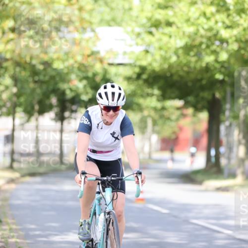 11.08.2024 - GEWOBA Citytriathlon Bremen H.Heesch http://msf.ph/oto/6768982 11.08.2024 10:41:54 Radfahren 5, 7, 75, 102 meine-sportfotos.de