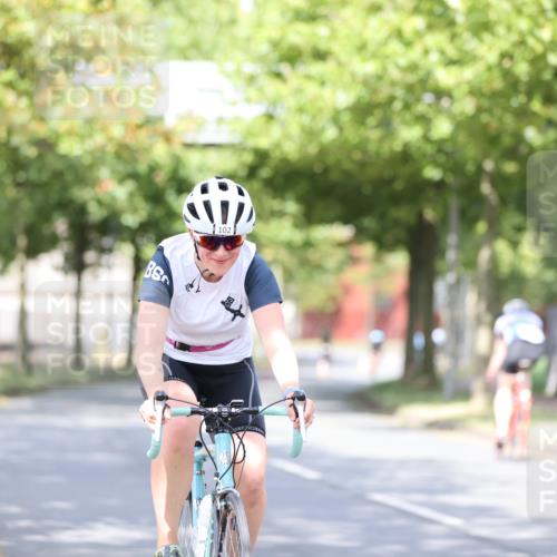 11.08.2024 - GEWOBA Citytriathlon Bremen H.Heesch http://msf.ph/oto/6768988 11.08.2024 10:41:54 Radfahren 5, 7, 75, 102 meine-sportfotos.de