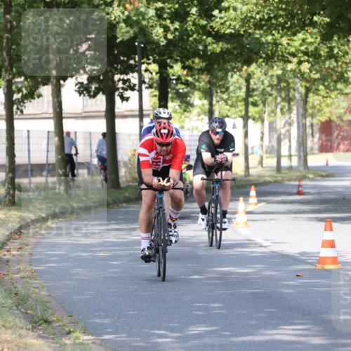 11.08.2024 - GEWOBA Citytriathlon Bremen H.Heesch http://msf.ph/oto/6768990 11.08.2024 10:24:35 Radfahren 2, 18, 67, 68, 88 meine-sportfotos.de