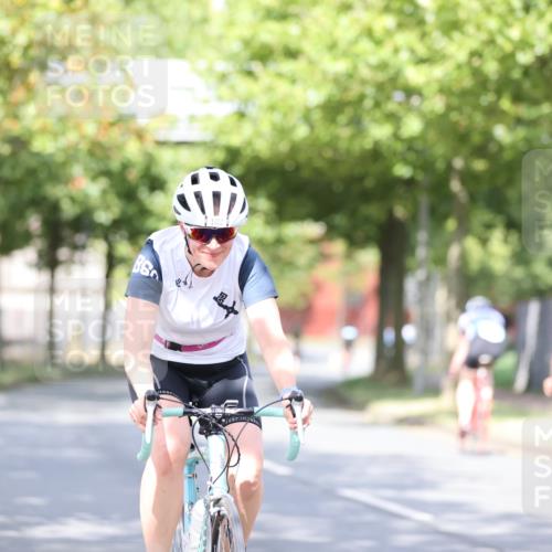 11.08.2024 - GEWOBA Citytriathlon Bremen H.Heesch http://msf.ph/oto/6768991 11.08.2024 10:41:54 Radfahren 5, 7, 75, 102 meine-sportfotos.de