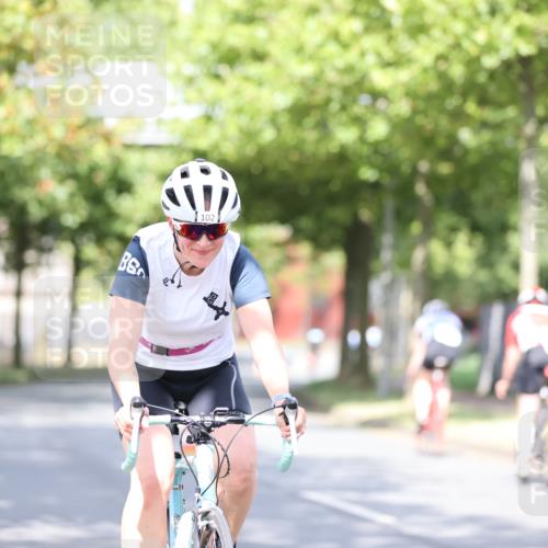 11.08.2024 - GEWOBA Citytriathlon Bremen H.Heesch http://msf.ph/oto/6768993 11.08.2024 10:41:54 Radfahren 5, 7, 75, 102 meine-sportfotos.de