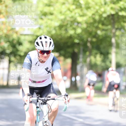 11.08.2024 - GEWOBA Citytriathlon Bremen H.Heesch http://msf.ph/oto/6768996 11.08.2024 10:41:54 Radfahren 5, 7, 75, 102 meine-sportfotos.de