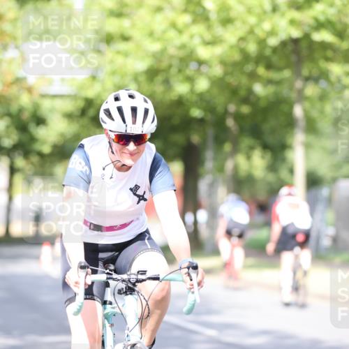11.08.2024 - GEWOBA Citytriathlon Bremen H.Heesch http://msf.ph/oto/6768999 11.08.2024 10:41:54 Radfahren 5, 7, 75, 102 meine-sportfotos.de