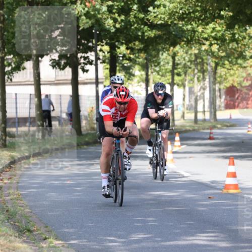 11.08.2024 - GEWOBA Citytriathlon Bremen H.Heesch http://msf.ph/oto/6769001 11.08.2024 10:24:35 Radfahren 2, 18, 67, 68, 88 meine-sportfotos.de