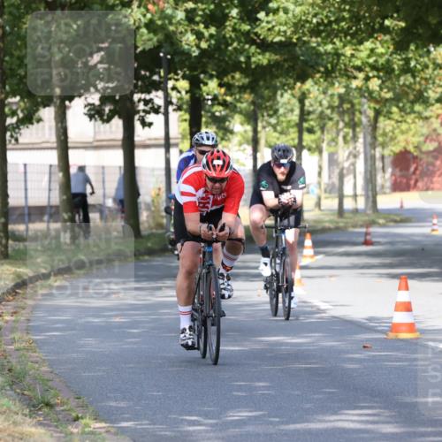 11.08.2024 - GEWOBA Citytriathlon Bremen H.Heesch http://msf.ph/oto/6769004 11.08.2024 10:24:35 Radfahren 2, 18, 67, 68, 88 meine-sportfotos.de