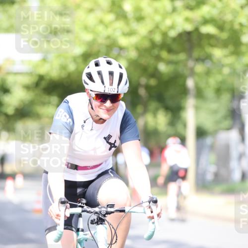 11.08.2024 - GEWOBA Citytriathlon Bremen H.Heesch http://msf.ph/oto/6769005 11.08.2024 10:41:55 Radfahren 5, 75, 102 meine-sportfotos.de