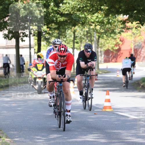 11.08.2024 - GEWOBA Citytriathlon Bremen H.Heesch http://msf.ph/oto/6769007 11.08.2024 10:24:35 Radfahren 2, 18, 67, 68, 88 meine-sportfotos.de