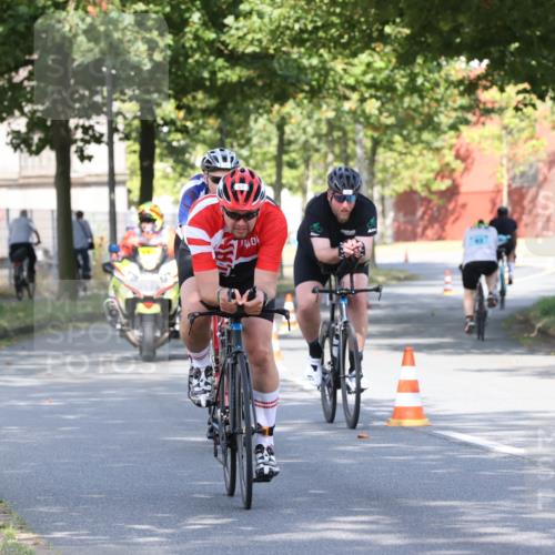 11.08.2024 - GEWOBA Citytriathlon Bremen H.Heesch http://msf.ph/oto/6769011 11.08.2024 10:24:36 Radfahren 2, 18, 67, 68, 88 meine-sportfotos.de