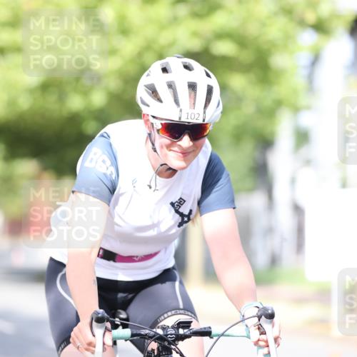 11.08.2024 - GEWOBA Citytriathlon Bremen H.Heesch http://msf.ph/oto/6769013 11.08.2024 10:41:55 Radfahren 5, 75, 102 meine-sportfotos.de
