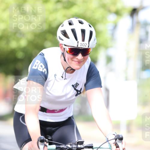 11.08.2024 - GEWOBA Citytriathlon Bremen H.Heesch http://msf.ph/oto/6769016 11.08.2024 10:41:55 Radfahren 5, 75, 102 meine-sportfotos.de