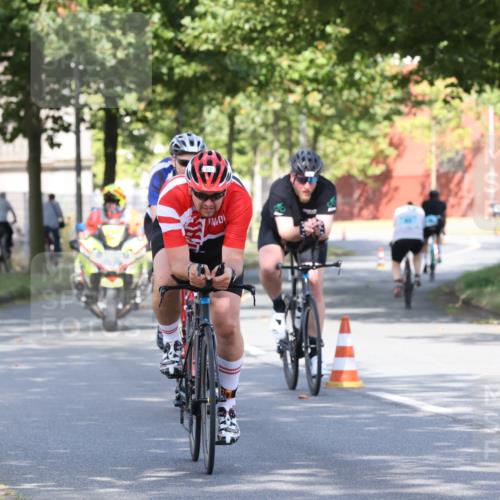 11.08.2024 - GEWOBA Citytriathlon Bremen H.Heesch http://msf.ph/oto/6769018 11.08.2024 10:24:36 Radfahren 2, 18, 67, 68, 88 meine-sportfotos.de