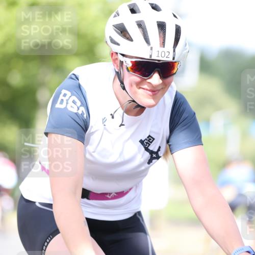 11.08.2024 - GEWOBA Citytriathlon Bremen H.Heesch http://msf.ph/oto/6769022 11.08.2024 10:41:55 Radfahren 5, 75, 102 meine-sportfotos.de