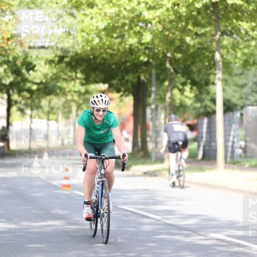 11.08.2024 - GEWOBA Citytriathlon Bremen H.Heesch http://msf.ph/oto/6769025 11.08.2024 10:42:01 Radfahren 5, 75, 102 meine-sportfotos.de