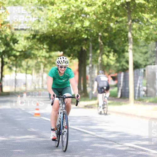 11.08.2024 - GEWOBA Citytriathlon Bremen H.Heesch http://msf.ph/oto/6769029 11.08.2024 10:42:02 Radfahren 5, 75, 102 meine-sportfotos.de