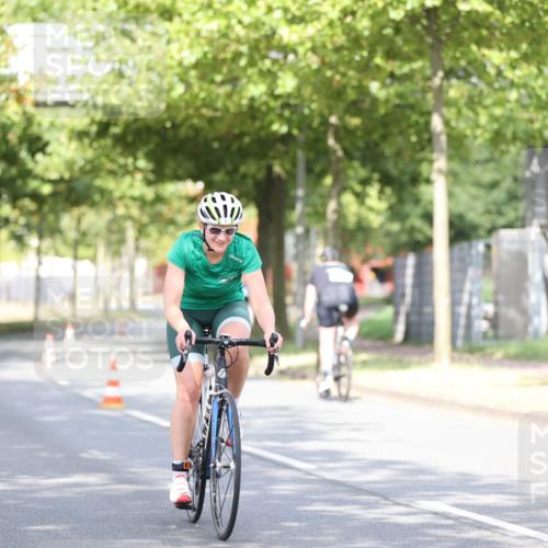 11.08.2024 - GEWOBA Citytriathlon Bremen H.Heesch http://msf.ph/oto/6769030 11.08.2024 10:42:02 Radfahren 5, 75, 102 meine-sportfotos.de