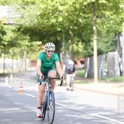 11.08.2024 - GEWOBA Citytriathlon Bremen H.Heesch http://msf.ph/oto/6769033 11.08.2024 10:42:02 Radfahren 5, 75, 102 meine-sportfotos.de