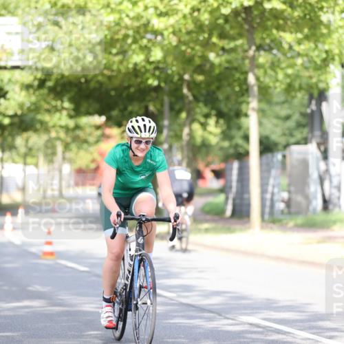 11.08.2024 - GEWOBA Citytriathlon Bremen H.Heesch http://msf.ph/oto/6769035 11.08.2024 10:42:02 Radfahren 5, 75, 102 meine-sportfotos.de