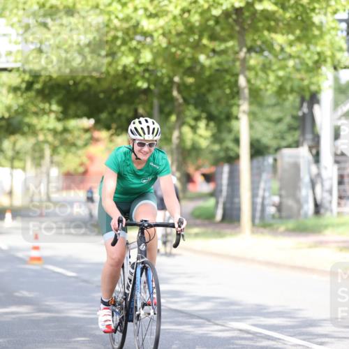 11.08.2024 - GEWOBA Citytriathlon Bremen H.Heesch http://msf.ph/oto/6769038 11.08.2024 10:42:02 Radfahren 5, 75, 102 meine-sportfotos.de