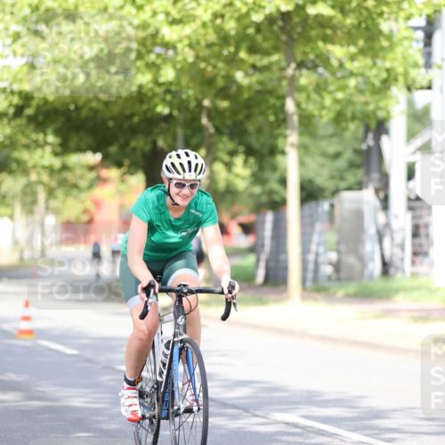 11.08.2024 - GEWOBA Citytriathlon Bremen H.Heesch http://msf.ph/oto/6769041 11.08.2024 10:42:02 Radfahren 5, 75, 102 meine-sportfotos.de