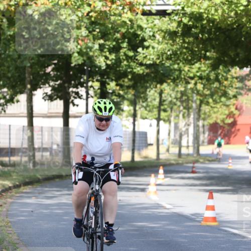 11.08.2024 - GEWOBA Citytriathlon Bremen H.Heesch http://msf.ph/oto/6769051 11.08.2024 10:25:30 Radfahren 13, 28, 83, 111 meine-sportfotos.de