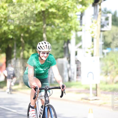 11.08.2024 - GEWOBA Citytriathlon Bremen H.Heesch http://msf.ph/oto/6769053 11.08.2024 10:42:02 Radfahren 5, 75, 102 meine-sportfotos.de