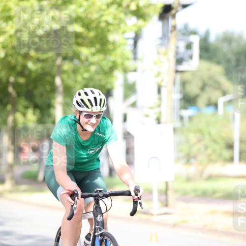 11.08.2024 - GEWOBA Citytriathlon Bremen H.Heesch http://msf.ph/oto/6769059 11.08.2024 10:42:02 Radfahren 5, 75, 102 meine-sportfotos.de