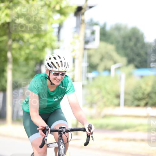 11.08.2024 - GEWOBA Citytriathlon Bremen H.Heesch http://msf.ph/oto/6769064 11.08.2024 10:42:02 Radfahren 5, 75, 102 meine-sportfotos.de