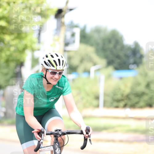 11.08.2024 - GEWOBA Citytriathlon Bremen H.Heesch http://msf.ph/oto/6769067 11.08.2024 10:42:02 Radfahren 5, 75, 102 meine-sportfotos.de