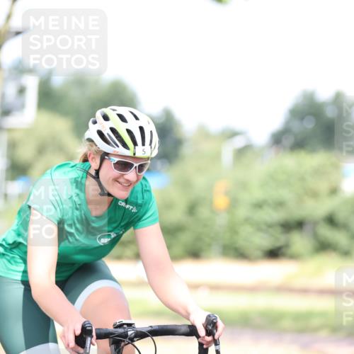 11.08.2024 - GEWOBA Citytriathlon Bremen H.Heesch http://msf.ph/oto/6769075 11.08.2024 10:42:02 Radfahren 5, 75, 102 meine-sportfotos.de