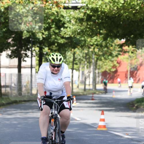 11.08.2024 - GEWOBA Citytriathlon Bremen H.Heesch http://msf.ph/oto/6769076 11.08.2024 10:25:31 Radfahren 13, 28, 83, 111 meine-sportfotos.de
