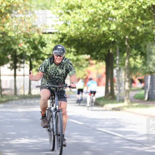 11.08.2024 - GEWOBA Citytriathlon Bremen H.Heesch http://msf.ph/oto/6769078 11.08.2024 10:42:08 Radfahren 5, 22, 75 meine-sportfotos.de