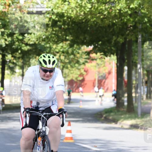 11.08.2024 - GEWOBA Citytriathlon Bremen H.Heesch http://msf.ph/oto/6769079 11.08.2024 10:25:31 Radfahren 13, 28, 83, 111 meine-sportfotos.de