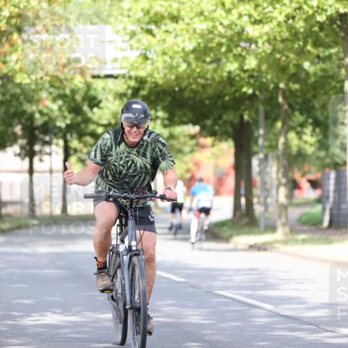 11.08.2024 - GEWOBA Citytriathlon Bremen H.Heesch http://msf.ph/oto/6769081 11.08.2024 10:42:08 Radfahren 5, 22, 75 meine-sportfotos.de