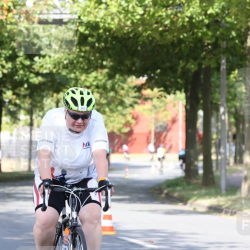 11.08.2024 - GEWOBA Citytriathlon Bremen H.Heesch http://msf.ph/oto/6769082 11.08.2024 10:25:31 Radfahren 13, 28, 83, 111 meine-sportfotos.de