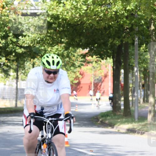 11.08.2024 - GEWOBA Citytriathlon Bremen H.Heesch http://msf.ph/oto/6769086 11.08.2024 10:25:31 Radfahren 13, 28, 83, 111 meine-sportfotos.de