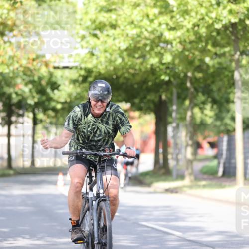 11.08.2024 - GEWOBA Citytriathlon Bremen H.Heesch http://msf.ph/oto/6769092 11.08.2024 10:42:08 Radfahren 5, 22, 75 meine-sportfotos.de