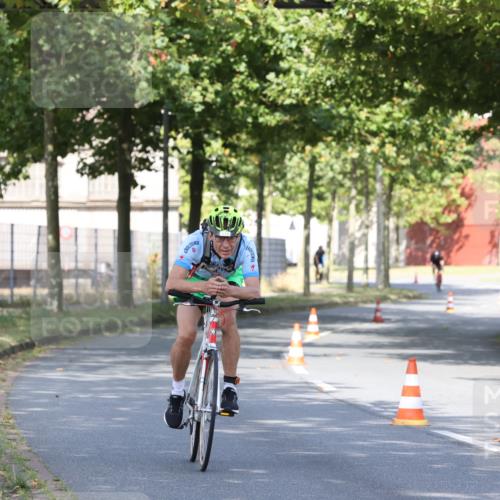 11.08.2024 - GEWOBA Citytriathlon Bremen H.Heesch http://msf.ph/oto/6769097 11.08.2024 10:25:36 Radfahren 13, 83, 111 meine-sportfotos.de