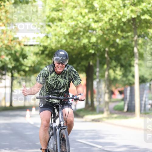 11.08.2024 - GEWOBA Citytriathlon Bremen H.Heesch http://msf.ph/oto/6769098 11.08.2024 10:42:09 Radfahren 5, 22, 75 meine-sportfotos.de